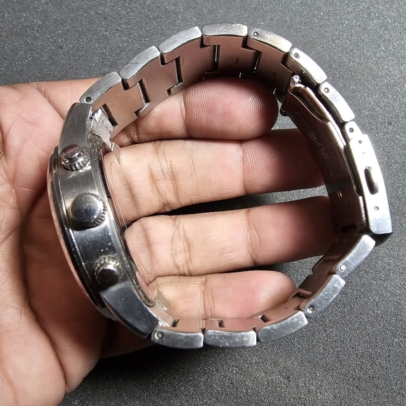 Guess Steel Mens Quartz Watch Silver Tone Working U0075G3 Cracked Crystal shows - Picture 6 of 12